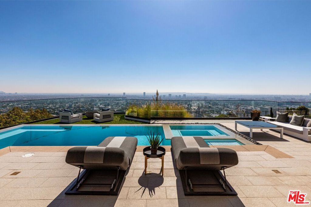 8366 SUNSET VIEW Drive, Los Angeles, CA 90069