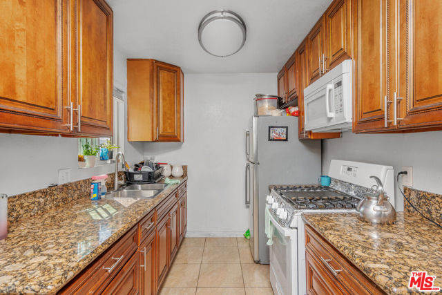 7442 Vineland Avenue, Sun Valley CA: https://media.crmls.org/mediaz/7ef5fcc2-2a15-466c-9f76-afa7f62e22b6.jpg