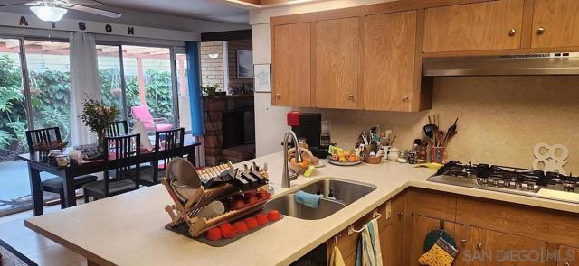 1631 Cypress Ave, San Diego CA: https://media.crmls.org/mediaz/7ef651f4-2f74-4f75-a501-613b35ee91fd.jpg