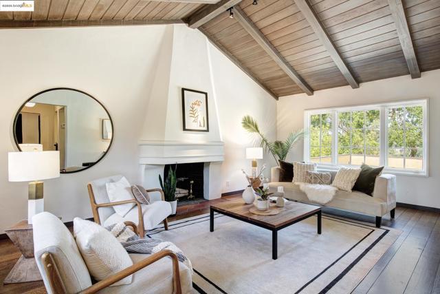 6257 Girvin Dr, Oakland CA: https://media.crmls.org/mediaz/7ef667de-cddd-4743-b8cf-99160a876e4a.jpg