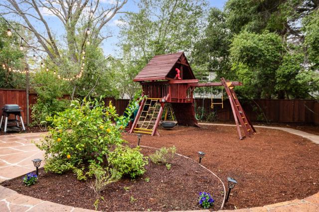 18 Ryan Court, Stanford CA: https://media.crmls.org/mediaz/7ef71499-7c9f-48ed-825b-449fac007f99.jpg