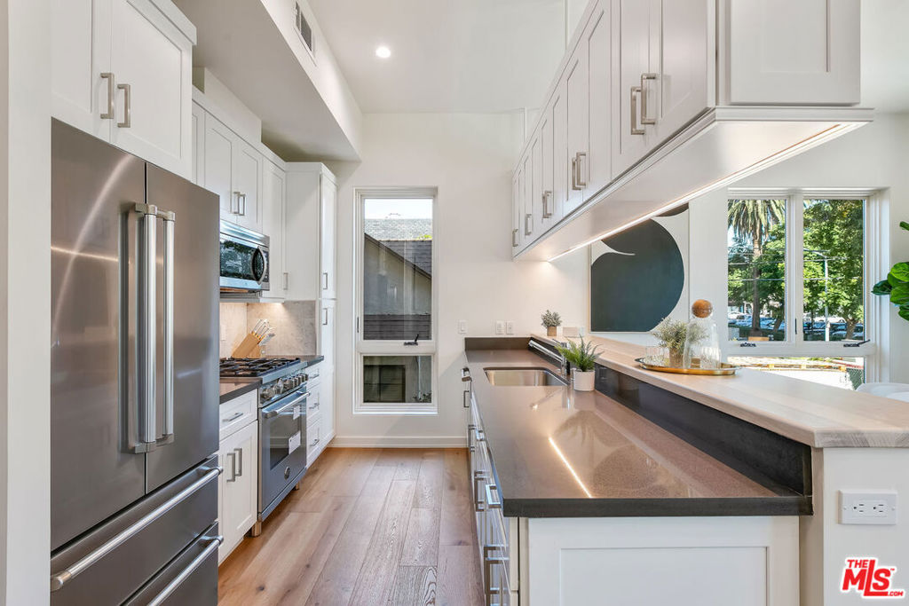 1041 N Spaulding Avenue 205, West Hollywood, CA 90046