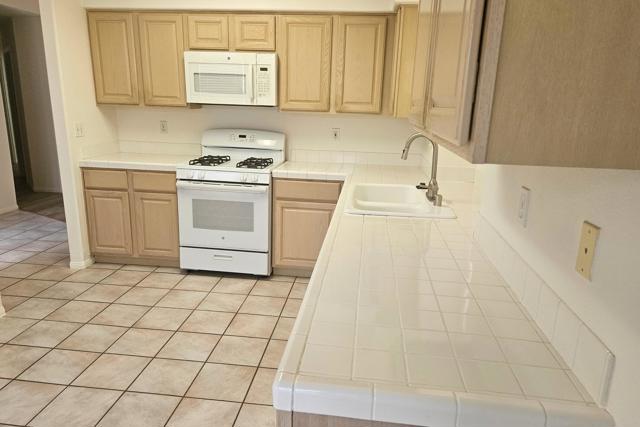 40968 Schafer Place, Palm Desert CA: https://media.crmls.org/mediaz/7ef762a1-227a-4320-9dcd-40125970713d.jpg