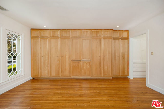 614 S Orange Drive, Los Angeles CA: https://media.crmls.org/mediaz/7ef7b260-0c81-4e18-9cad-ff28fb32e3e1.jpg