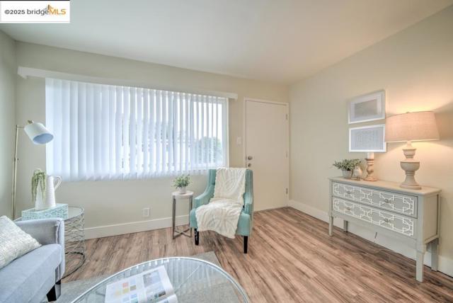 399 Schafer Rd, Hayward CA: https://media.crmls.org/mediaz/7ef7d9f7-4333-4e3d-a20c-2010f19c790a.jpg