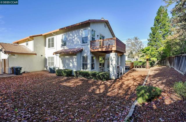 1105 Peacock Creek Dr, Clayton CA: https://media.crmls.org/mediaz/7ef8c437-860f-452d-a491-e1af8de46ad2.jpg