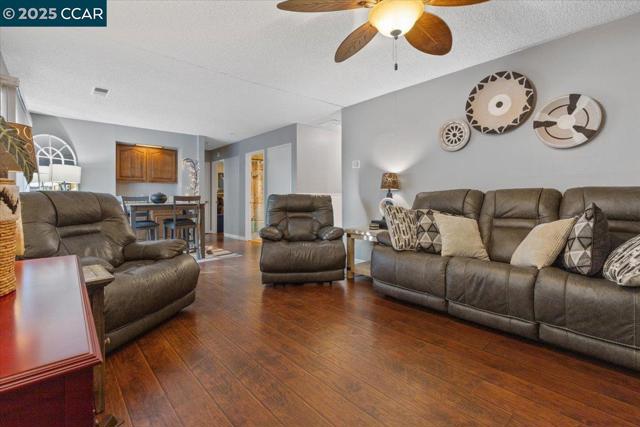 2644 E Olivera Rd, Concord CA: https://media.crmls.org/mediaz/7ef960c7-4f18-42bd-b312-d8136c910989.jpg