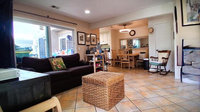 Detail Gallery Image 4 of 33 For 1373 Evergreen Dr, Cardiff By The Sea,  CA 92007 - 3 Beds | 1/1 Baths