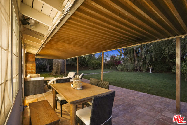 20338 Coulson Street, Woodland Hills CA: https://media.crmls.org/mediaz/7efa94a9-fb80-4b05-a849-49631ea04eec.jpg