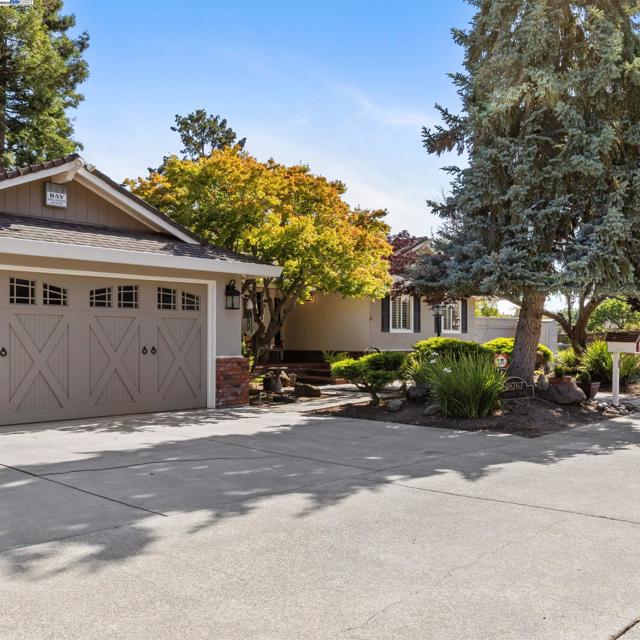 18767 Lamson Rd, Castro Valley CA: https://media.crmls.org/mediaz/7efb2b34-8920-41d7-8ab8-9ddff6dfc66a.jpg