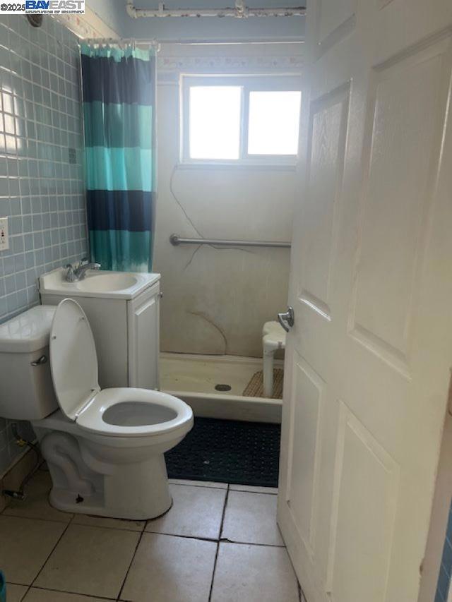 4201 West St, Oakland CA: https://media.crmls.org/mediaz/7efba34b-8108-4639-a1c8-934d0942709c.jpg