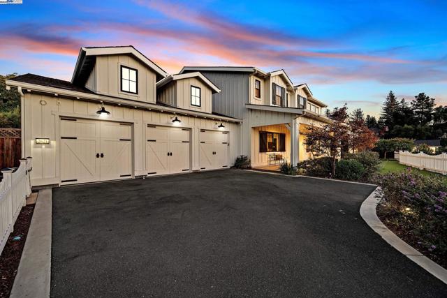 2621 Royal Oaks Dr, Alamo CA: https://media.crmls.org/mediaz/7efba554-fc8f-4af4-9b31-2828dda6ce80.jpg