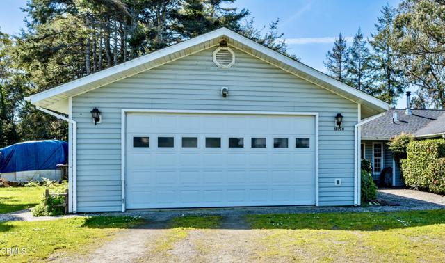 Detail Gallery Image 19 of 29 For 18070 Ocean Dr, Fort Bragg,  CA 95437 - 3 Beds | 2/1 Baths