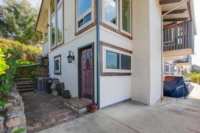 1628 Lone Oak Rd, Vista CA: https://media.crmls.org/mediaz/7efc6795-7715-4c40-a123-caebab34835e.jpg