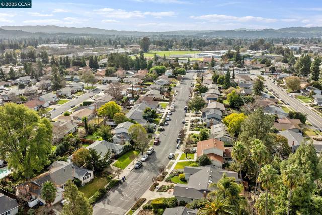 728 San Bruno Ct, Concord CA: https://media.crmls.org/mediaz/7efca792-5a13-4fa9-bfb1-a2ac82668458.jpg