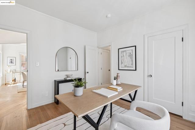 101 Palm Dr, Piedmont CA: https://media.crmls.org/mediaz/7efce4fa-f3de-461a-bcf5-c52b92b6d03a.jpg