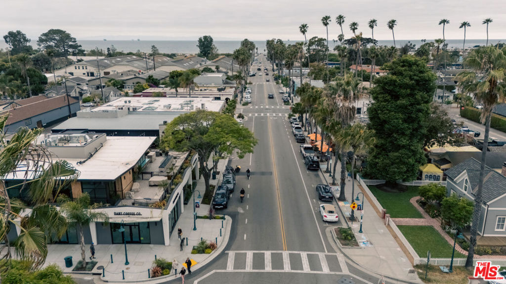 https://media.crmls.org/mediaz/7efd012f-3a90-4ee5-9465-6c2404f88da0.jpg?preset=X-Large