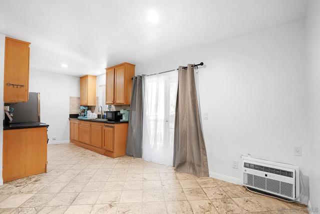 9860 Dale Avenue, Spring Valley CA: https://media.crmls.org/mediaz/7efd1e41-9e72-4041-a421-e7a095f0aee2.jpg