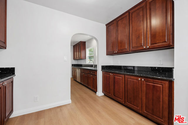 827 23rd Street, Santa Monica CA: https://media.crmls.org/mediaz/7efd513c-e93e-4f0e-b36e-6baae1a4cb7c.jpg