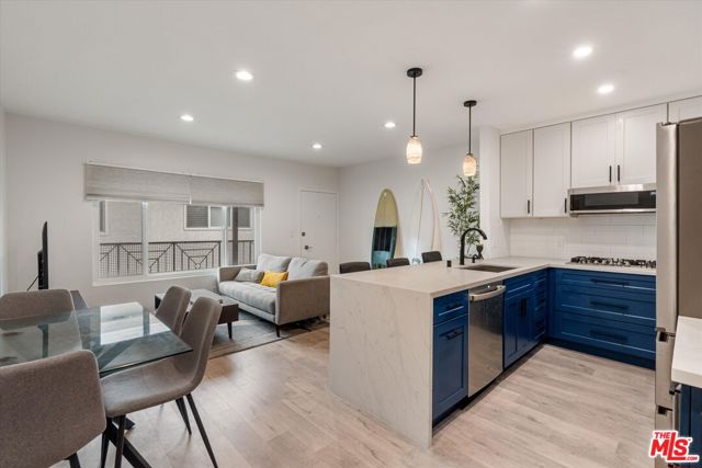 2721 2nd Street, Santa Monica CA: https://media.crmls.org/mediaz/7efdc2b1-d684-4527-99e7-91d893e68c95.jpg