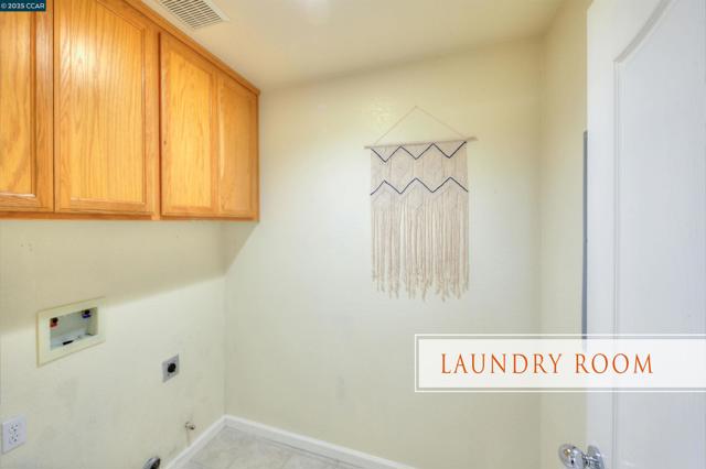 2927 Carlingford Ln, Vallejo CA: https://media.crmls.org/mediaz/7efe1ada-b21e-4974-8688-779f43f9b09e.jpg