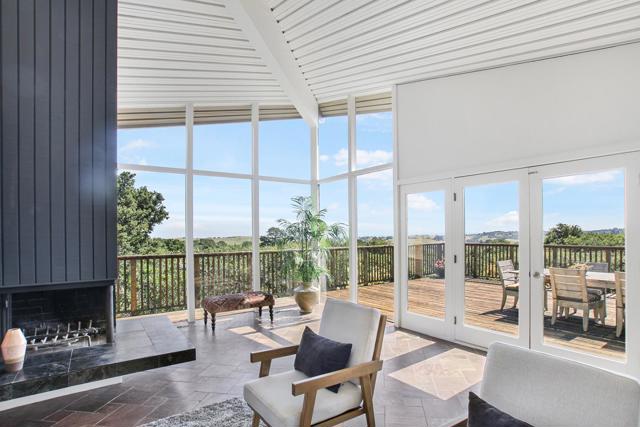 415 Golden Oak Drive, Portola Valley CA: https://media.crmls.org/mediaz/7efe3616-7553-4d12-b070-7ae9f4498f7e.jpg