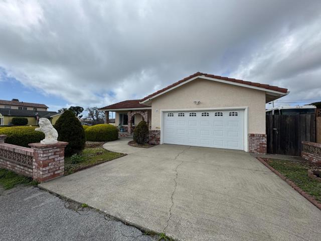 651 Spruce Street, Half Moon Bay CA: https://media.crmls.org/mediaz/7efe593a-d212-46cd-aa12-61e8ce6a7bb1.jpg