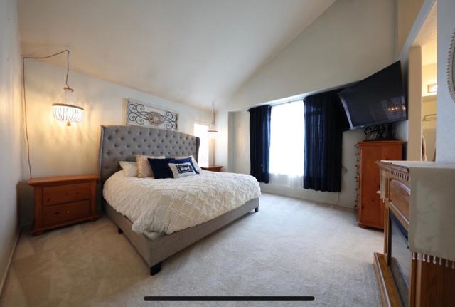 1243 De Cunha Court, Salinas CA: https://media.crmls.org/mediaz/7efea438-b379-4da5-b322-6541e3441af4.jpg