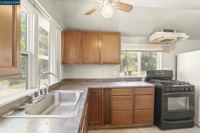 1561 Farm Bureau Rd, Concord CA: https://media.crmls.org/mediaz/7efef72c-17bc-42ee-b306-4594a60e5d45.jpg