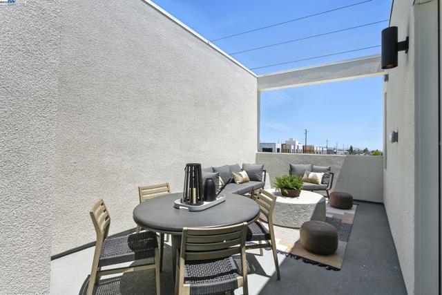 1670 Larkspur Street, Alameda CA: https://media.crmls.org/mediaz/7eff8012-daaf-4028-9186-0e76abb06e36.jpg