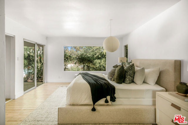 2700 Carmar Drive, Los Angeles CA: https://media.crmls.org/mediaz/7effa694-983c-4647-b070-27ec3fe954b6.jpg