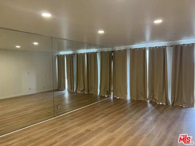 800 W 1st Street, Los Angeles CA: https://media.crmls.org/mediaz/7effcc3c-dc62-49cf-8cd6-87c798a904a9.jpg