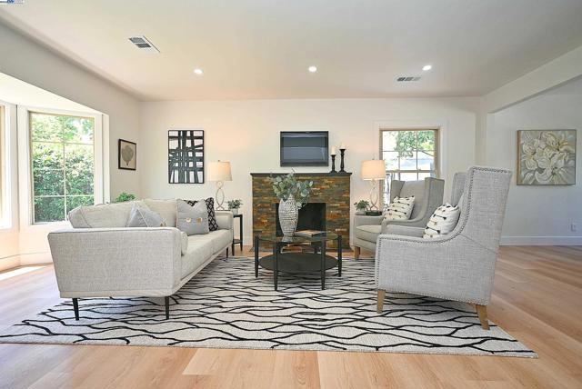 3208 McNutt, Walnut Creek CA: https://media.crmls.org/mediaz/7f016c5d-d394-48d1-a9c7-aeeb6bc0749b.jpg