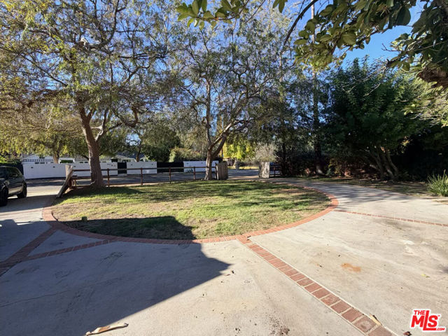 5952 Lubao Avenue, Woodland Hills CA: https://media.crmls.org/mediaz/7f019d35-80c6-49f2-a7c1-db4004f28617.jpg