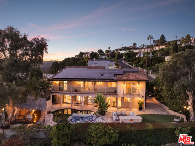 8004 Oceanus Drive, Los Angeles CA: https://media.crmls.org/mediaz/7f01a5c1-5d78-4c9d-9f67-ab92c5d679ce.jpg