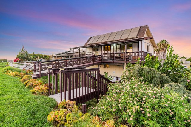 71 Taylor Pl, Bethel Island CA: https://media.crmls.org/mediaz/7f025163-6a21-4c99-b0ae-ed149397e9ec.jpg