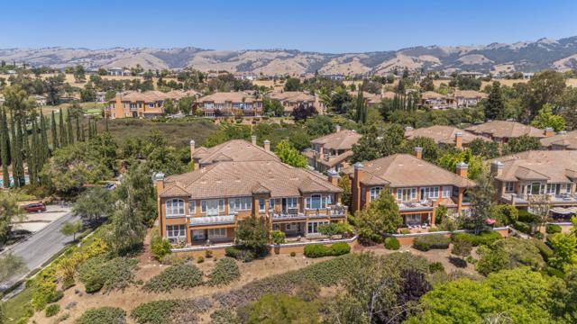 5365 SILVER KNOLL Court, San Jose CA: https://media.crmls.org/mediaz/7f02ce75-b0e3-4006-b3b9-616451669e5b.jpg