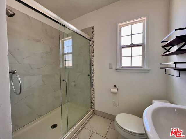 2333 S Garth Avenue, Los Angeles CA: https://media.crmls.org/mediaz/7f041fe7-d401-412f-a1ec-2149f170f4ed.jpg