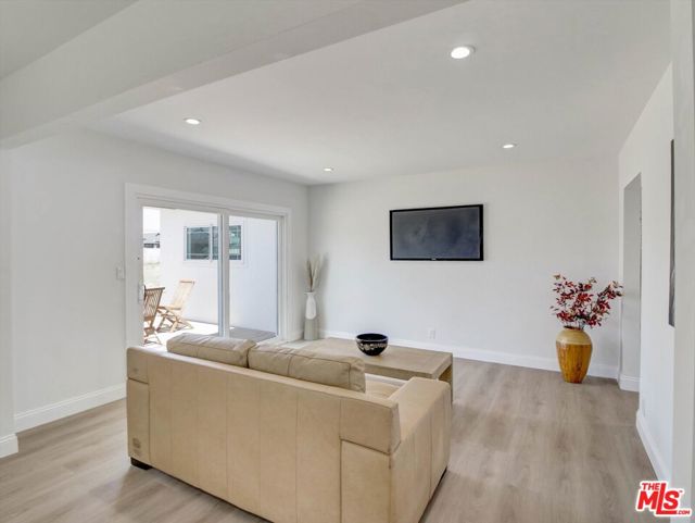10315 Condon Avenue photo 15