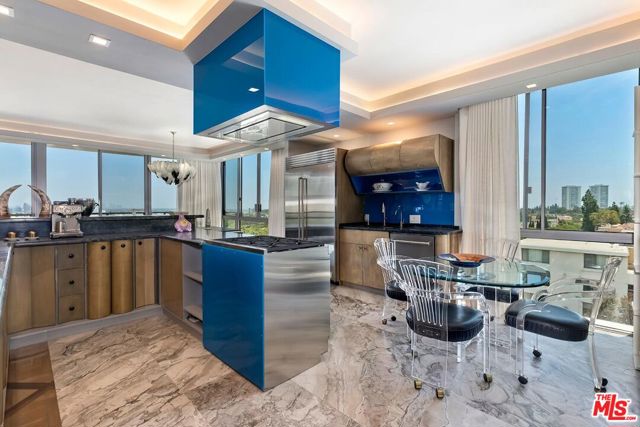211 S Spalding Drive, Beverly Hills CA: https://media.crmls.org/mediaz/7f04b1b6-c29c-4016-ba27-6d71b1dda1bf.jpg