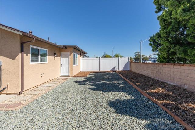 4617 Westridge Dr, Oceanside CA: https://media.crmls.org/mediaz/7f04d5ec-b9aa-4f2d-8f4c-dc88ef522413.jpg