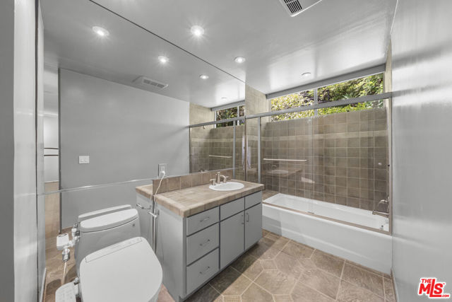 3625 Lowry Road, Los Angeles CA: https://media.crmls.org/mediaz/7f04e374-17bf-49ab-b5a3-f6f2ef6333ca.jpg