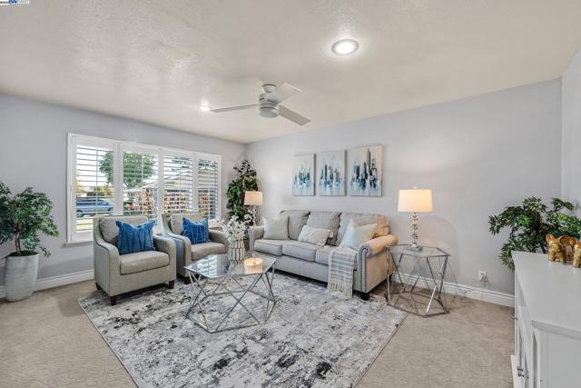 4955 Swindon Pl, Newark CA: https://media.crmls.org/mediaz/7f04faed-7900-4e2a-a5b0-d8878632aaf5.jpg