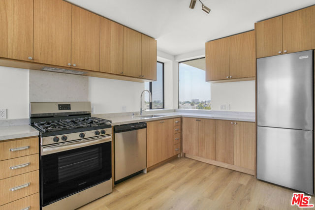 1822 Overland Avenue, Los Angeles CA: https://media.crmls.org/mediaz/7f05526c-375f-4a8e-a53b-d969ab6461dd.jpg