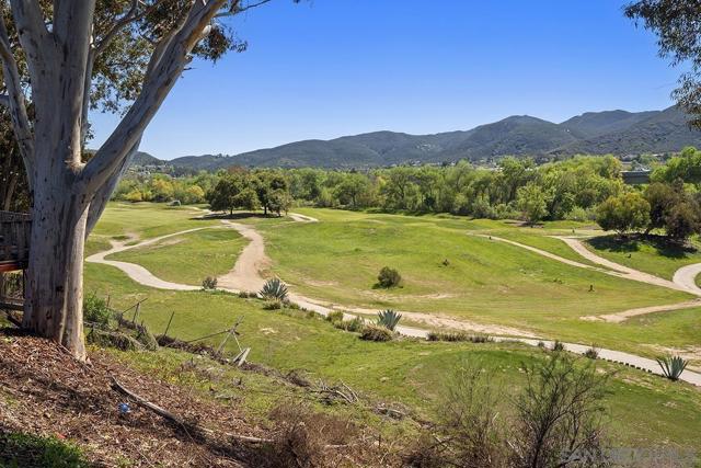 8313 Carlton Oaks Dr, Santee CA: https://media.crmls.org/mediaz/7f05e093-88df-445b-a84d-794d4d866381.jpg