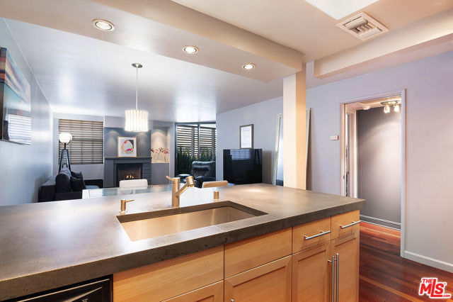740 N Kings Road, West Hollywood CA: https://media.crmls.org/mediaz/7f05f335-a3a3-4ce0-a388-99d23da47fb1.jpg