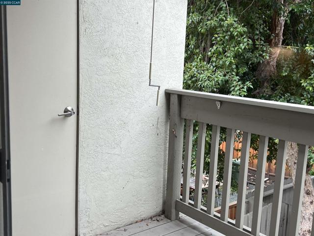 2562 Walnut Blvd, Walnut Creek CA: https://media.crmls.org/mediaz/7f061a88-c843-4e01-ad92-2055c0637db2.jpg