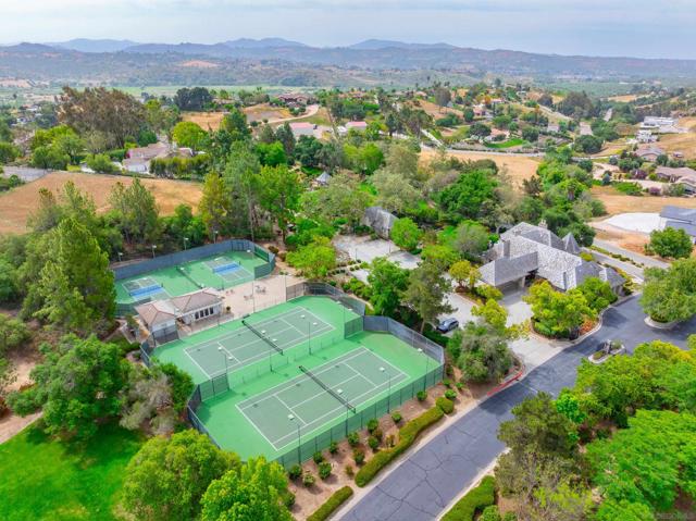 1964 Tracy Ct, Fallbrook CA: https://media.crmls.org/mediaz/7f066c5f-ff97-4918-b301-bd3b3f7424cc.jpg