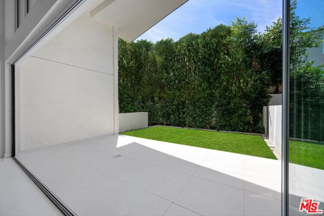 621 N Kings Road, West Hollywood CA: https://media.crmls.org/mediaz/7f06815a-5df6-456c-b175-289e5b948e69.jpg