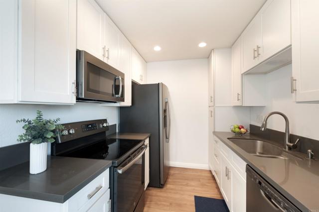 1460 Seacoast Drive, Imperial Beach CA: https://media.crmls.org/mediaz/7f06b80b-a486-425a-99c2-ab9577912931.jpg